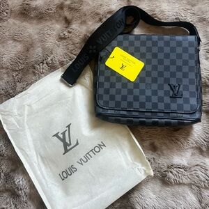 Louis Vuitton Black and Gray Damier Graphite Messenger Bag